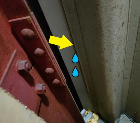 折板屋根　雨漏り箇所